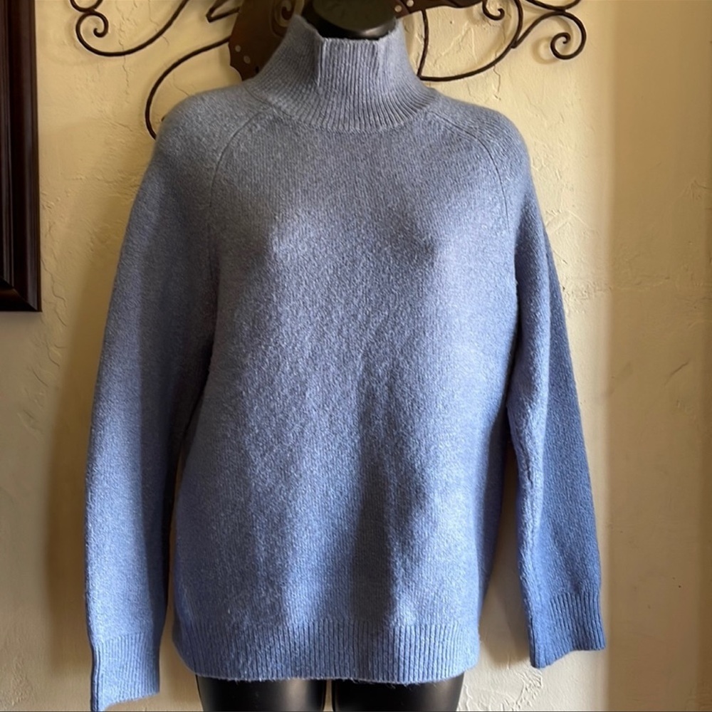 8 seconds Korean brand turtle neck sweater size M